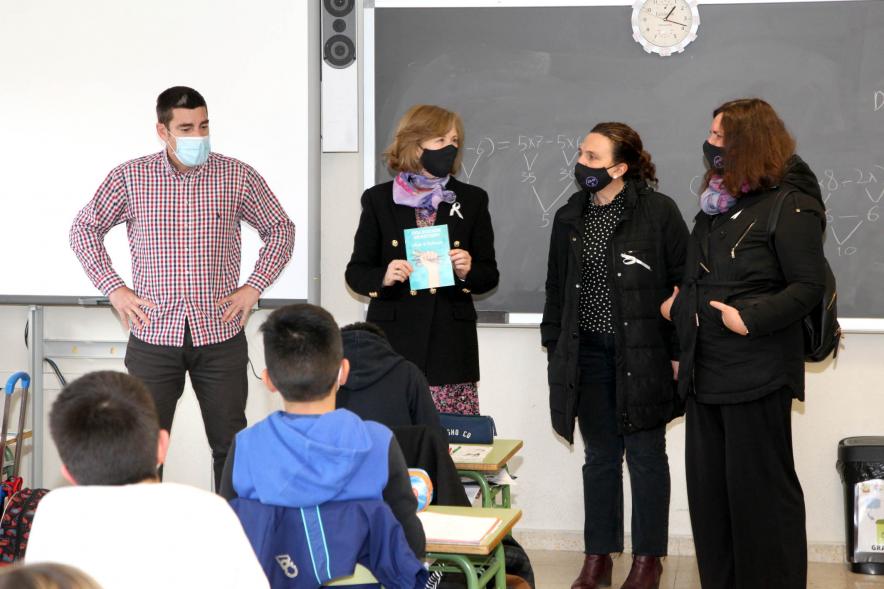 Concejales por PSOE, Culebradas y Soto, durante la entrega