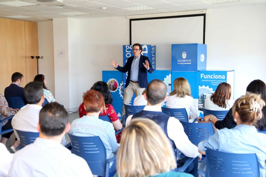 Agustín Martin, Concejal de Economía y Hacienda. Entrega de Diplomas Programa de Formación Empresarial y Comercial 