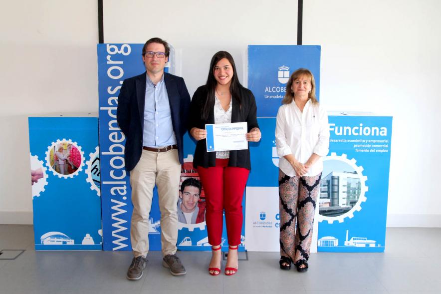 Agustín Martin, Concejal de Economía y Hacienda, Nieves Cuesta, Directora gral de comercio y diplomado. Entrega de Diplomas Programa de Formación Empresarial y Comercial - 2019