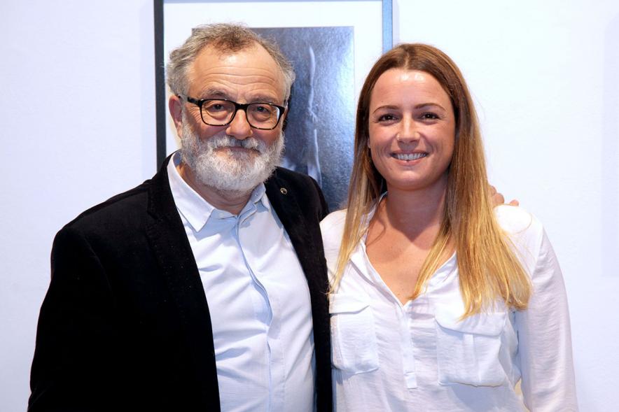 Entrega Premios VIIIº Concurso de Fotografía Ciudad de Alcobendas - Miguel Ángel de la Fuente,  primer premio, posa con Ire Lenes, segundo premio.