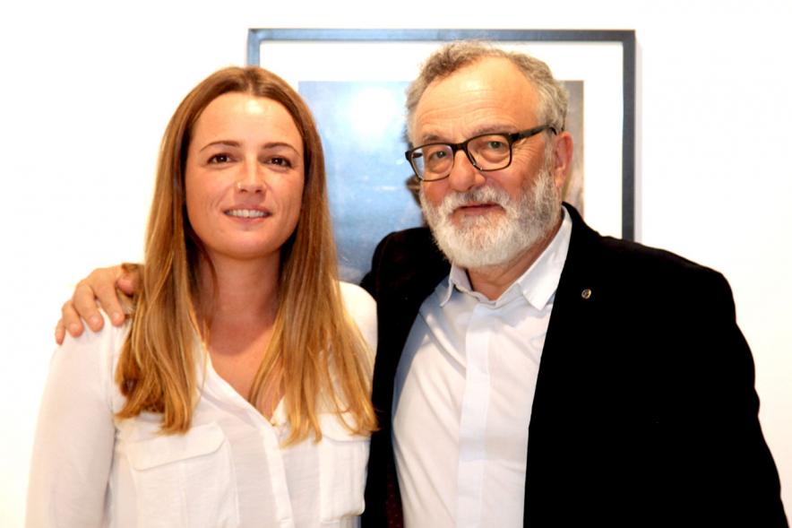 Entrega Premios VIIIº Concurso de Fotografía Ciudad de Alcobendas - Miguel Ángel de la Fuente,  primer premio, posa con Ire Lenes, segundo premio.
