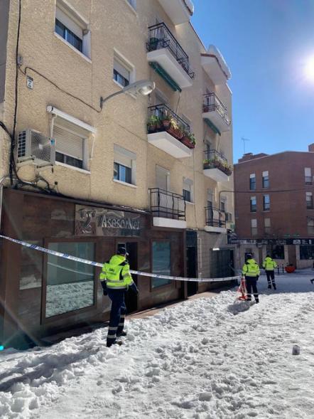 Policía acordonando un sector