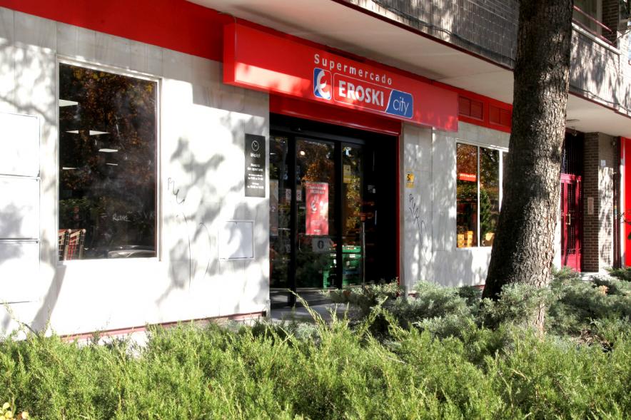 Visita Institucional e Supermercado Eroski Paseo de la Chopera - Imagen fachada exterior del supermercado.
