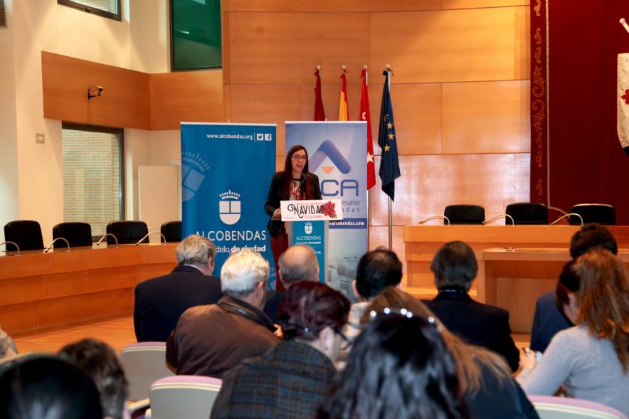 Entrega Premios Concurso de Escaparates 2018 - Imagen  de la responsable municipal en el atril.
