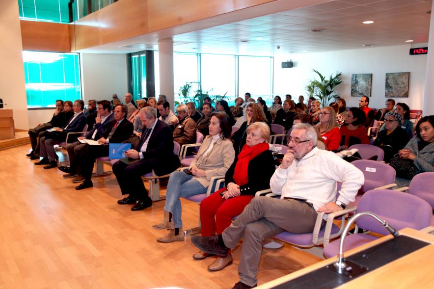 Entrega Premios Concurso de Escaparates 2018 - Primera fila del Salón de plenos de las autoridades.