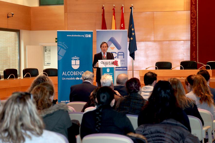 Entrega Premios Concurso de Escaparates 2018 - Imagen central del discurso del alcalde García de Vinuesa a los asistentes.