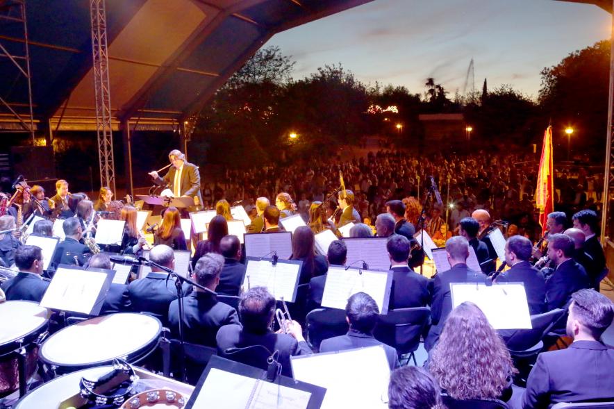 Evento desde detrás de la orquesta