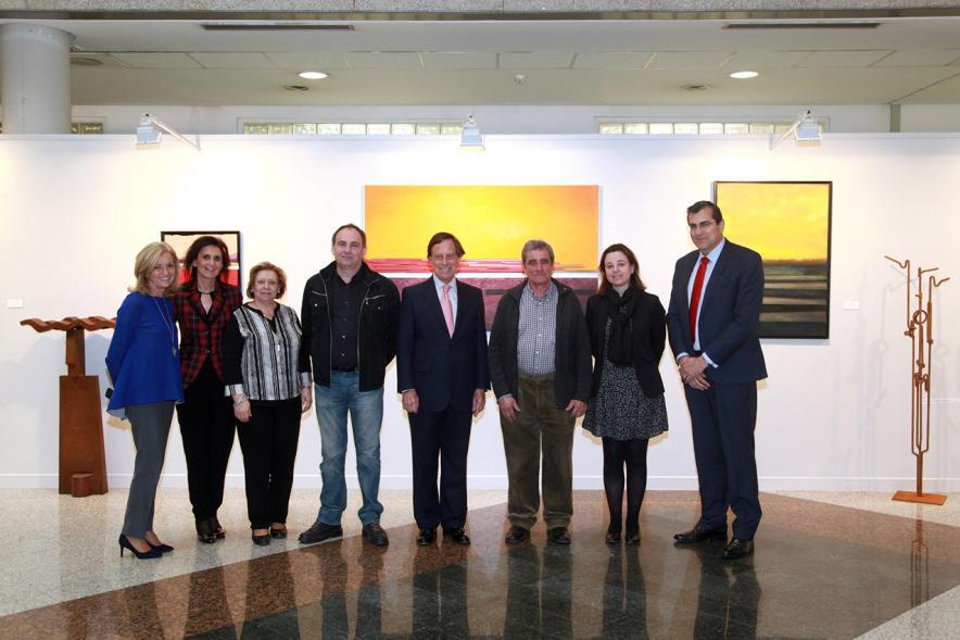 Representantes del consistorio y participantes de la exposición. 