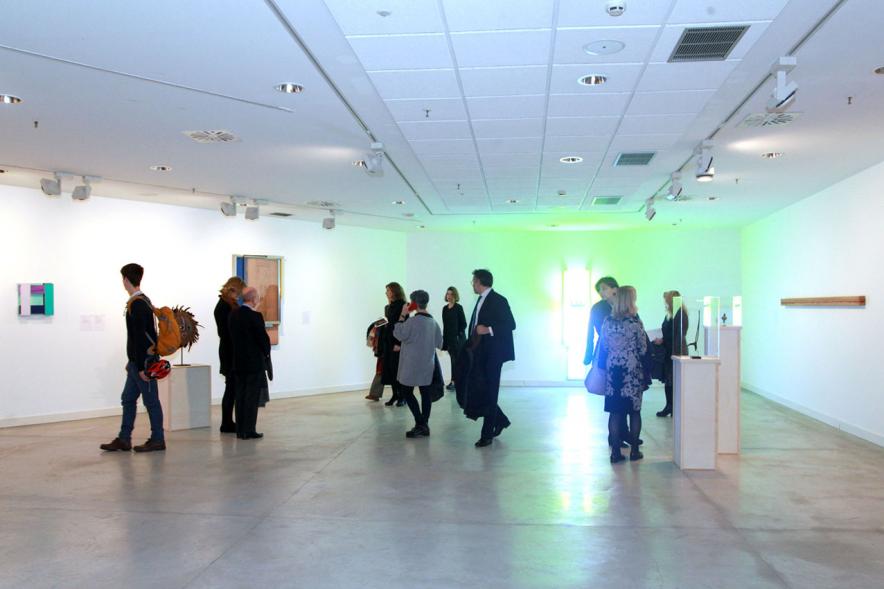 Inauguracion Exposición "La Idea de un Signo" - Colección Sánchez Ubiria - Imagen personas asistentes a la exposición.