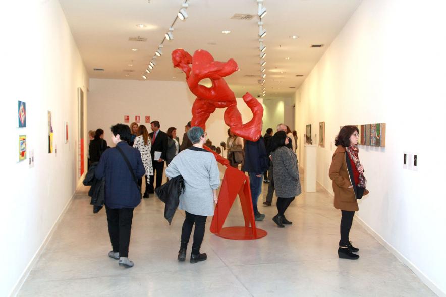 Inauguracion Exposición "La Idea de un Signo" - Colección Sánchez Ubiria - Imagen personas asistentes a la exposición.