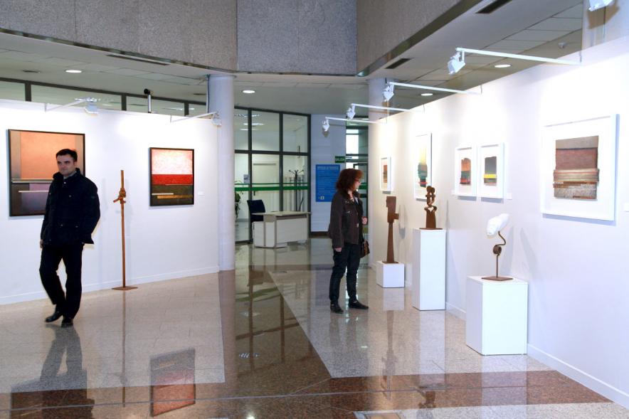 Visitantes en la exposición. 