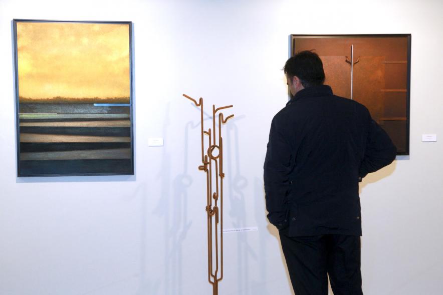 Visitante en la exposición. 