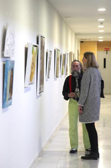 Inauguración Exposición de José Luis Rivera "Pinturas al Óleo" -  El autor con una visita.
