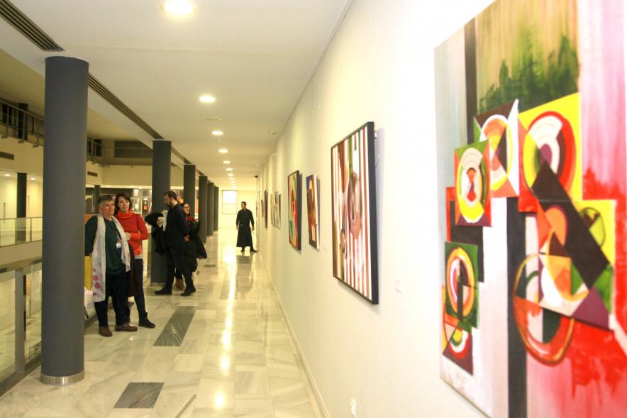 Asistentes en la exposición de Nuria Moreno.