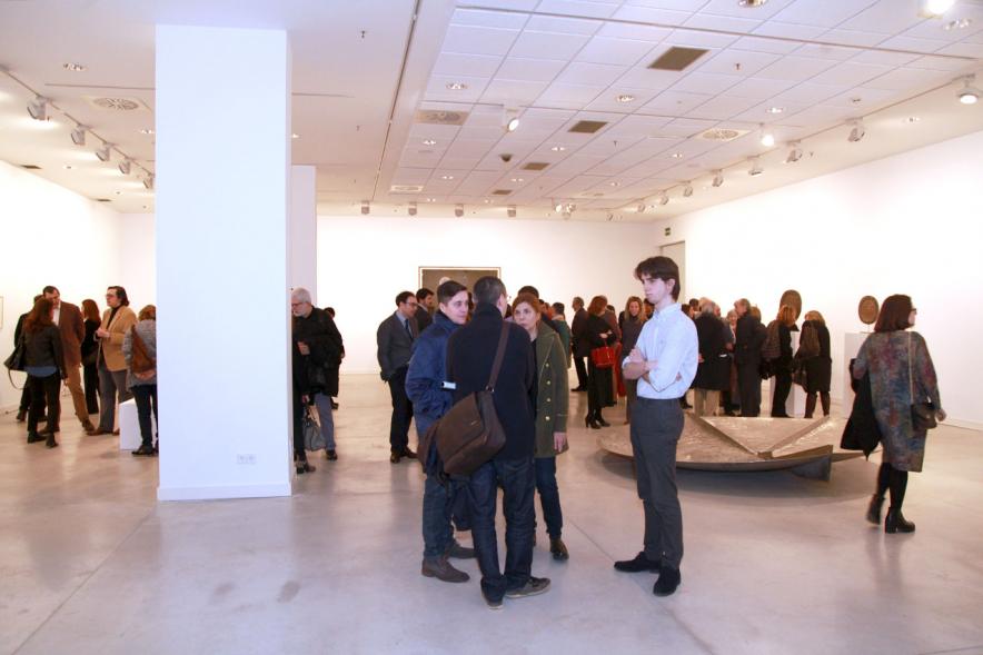 Inauguracion Exposición "La Idea de un Signo" - Colección Sánchez Ubiria - Imagen personas asistentes a la exposición.