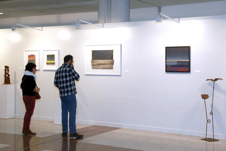 Visitantes en la exposición. 