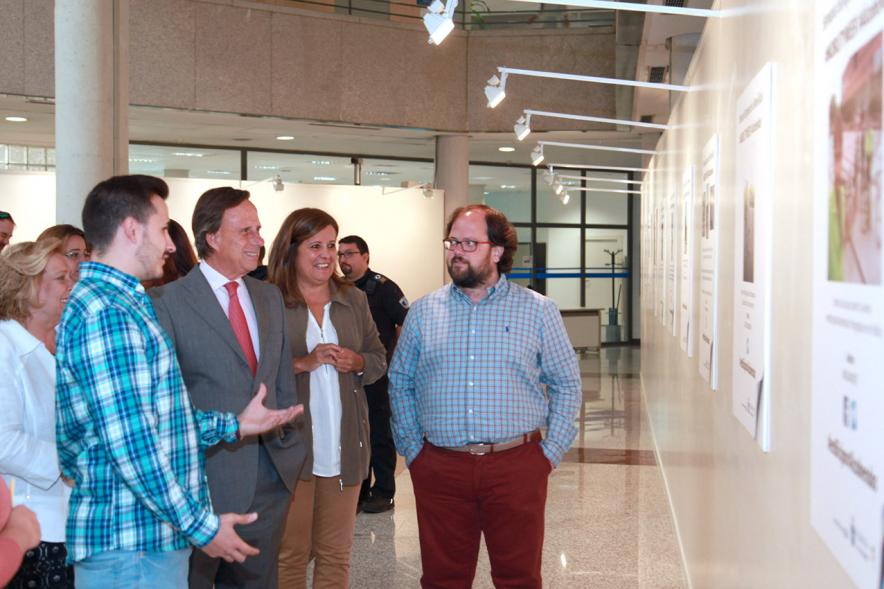 Inauguración y Entrega de Premios Hazte un Selfie en Bici - Las autoridades  en la exposición.