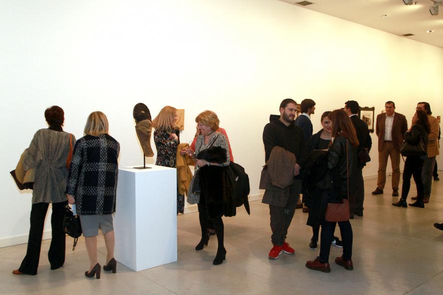 Inauguracion Exposición "La Idea de un Signo" - Colección Sánchez Ubiria - Imagen personas asistentes a la exposición.
