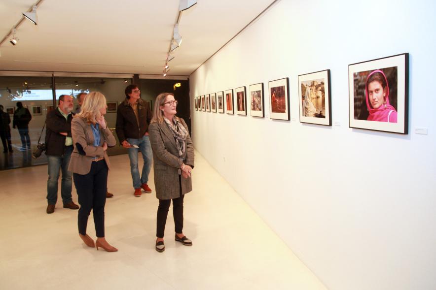 Inauguración Exposición "La India - Tres Miradas" en el C.C. Anabel Segura -  Visitantes a la exposición.