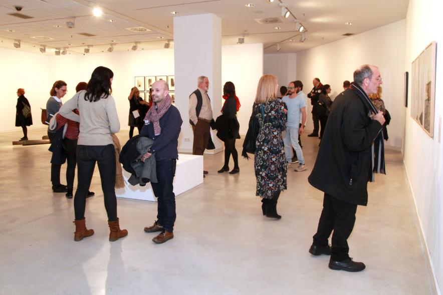 Inauguracion Exposición "La Idea de un Signo" - Colección Sánchez Ubiria - Imagen personas asistentes a la exposición.
