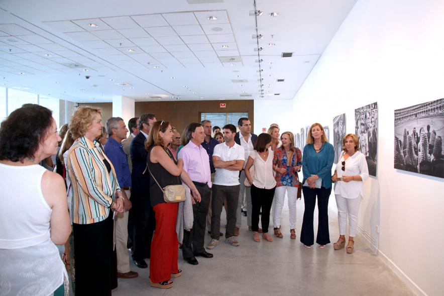 Representantes del consistorio y asistentes al evento. 