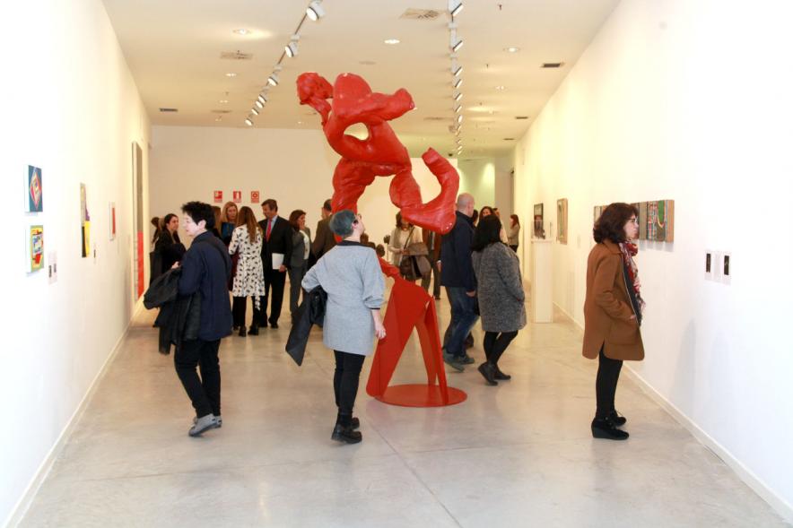 Inauguracion Exposición "La Idea de un Signo" - Colección Sánchez Ubiria - Imagen personas asistentes a la exposición.