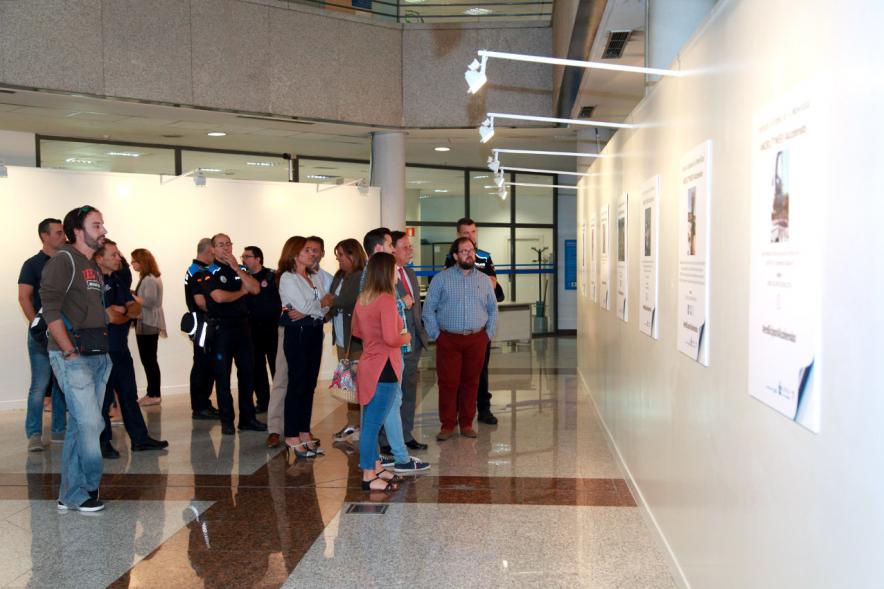 Inauguración y Entrega de Premios Hazte un Selfie en Bici - Las autoridades en la exposición.