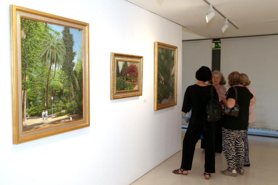 Inauguración Exposición "Ventanas al Jardín" de José Manuel Corujo Vergara - Parte de las obras y los visitantes.