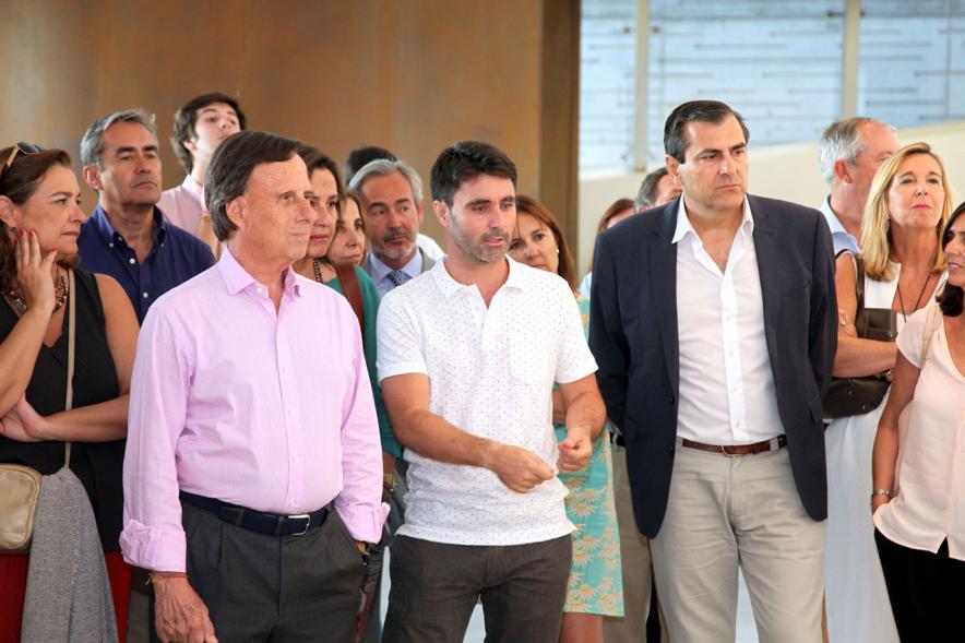Alcalde Ignacio de Vinuesa, expositor y representantes del consistorio. 