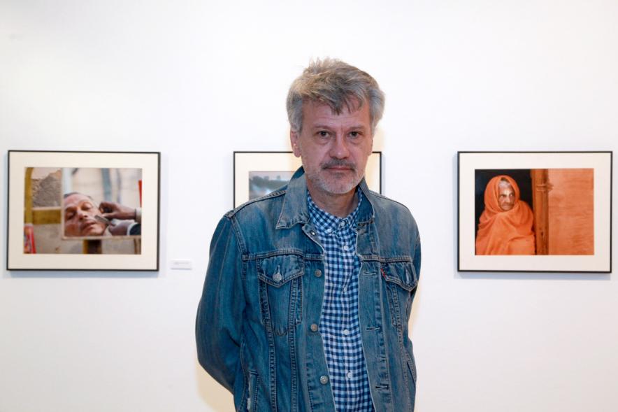 Inauguración Exposición "La India - Tres Miradas" en el C.C. Anabel Segura - Uno de los  artista.