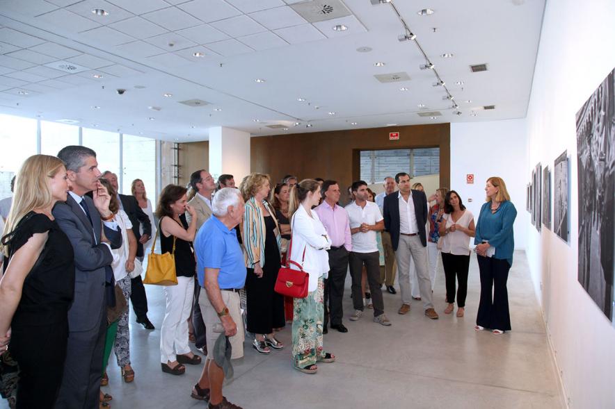 Fotógrafo, Representantes del consistorio y asistentes al evento.