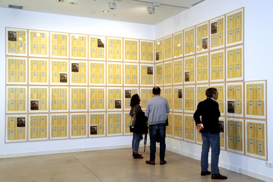 Visitantes en la exposición. 