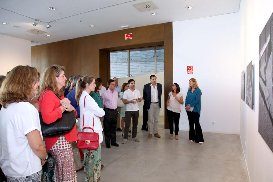 Visitantes en la exposición. 