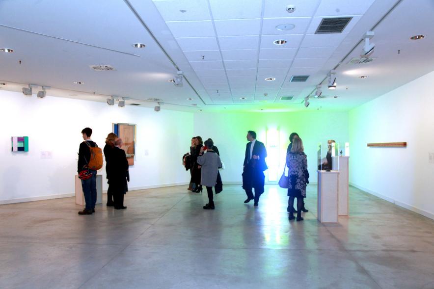 Inauguracion Exposición "La Idea de un Signo" - Colección Sánchez Ubiria - Imagen personas asistentes a la exposición.