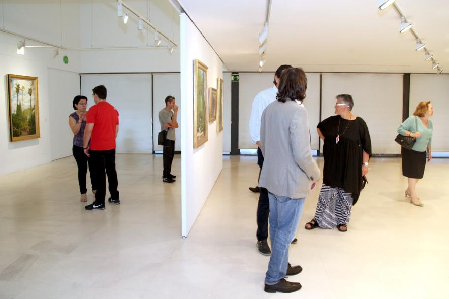 Inauguración Exposición "Ventanas al Jardín" de José Manuel Corujo Vergara - Toma posterior del autor y el concejal.