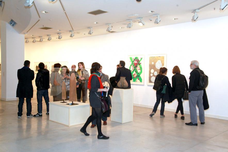 Inauguracion Exposición "La Idea de un Signo" - Colección Sánchez Ubiria - Imagen personas asistentes a la exposición.