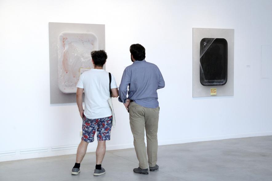 Visitantes en la exposición. 