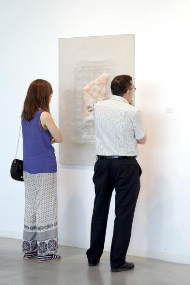 Visitantes en la exposición. 
