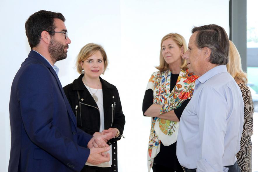 Diana García Roy, escultora, Alcalde de Vinuesa, Directora Belén Poole, concejal Roberto Fraile Herrera, en la inauguración. 