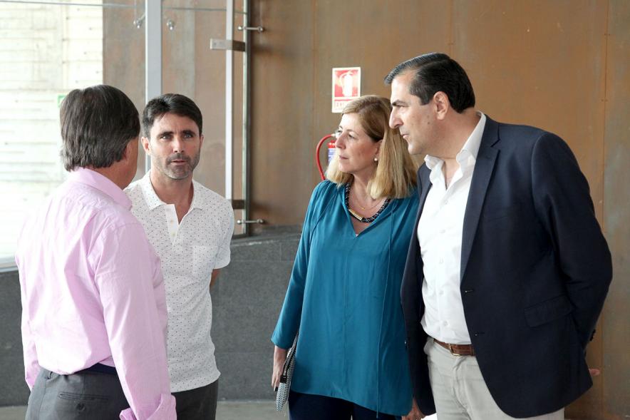 Expositor y representantes del consistorio. 