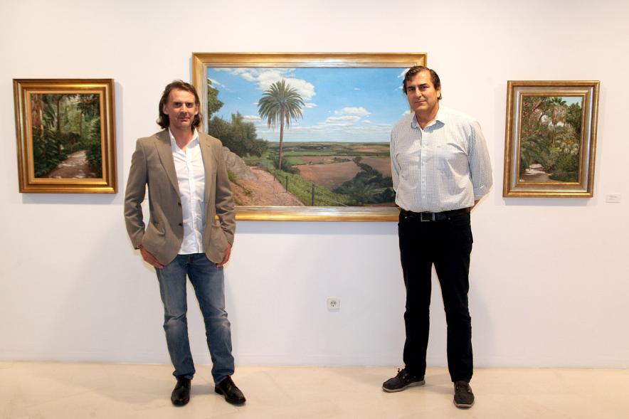 Inauguración Exposición "Ventanas al Jardín" de José Manuel Corujo Vergara - El concejal y el artista.