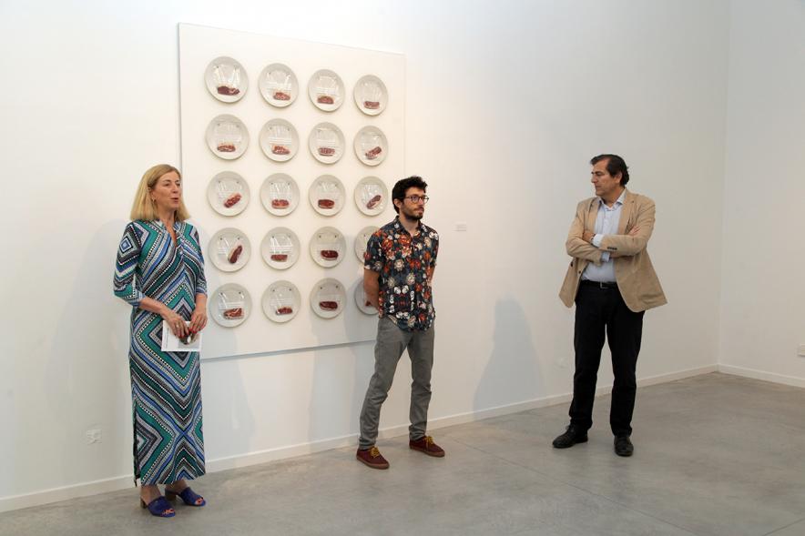Directora del Centro de Arte Belén Pool dedicando unas palabras al artista.