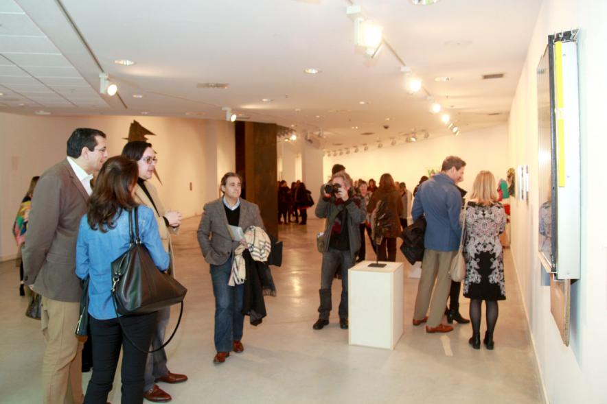 Inauguracion Exposición "La Idea de un Signo" - Colección Sánchez Ubiria - Imagen personas asistentes a la exposición.