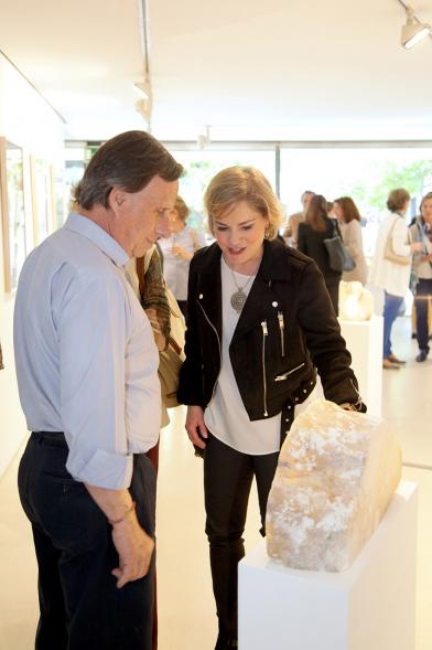 Diana García Roy, escultora, Alcalde de Vinuesa. Inauguración Exposición de Diana García Roy "Recorrido Interior"