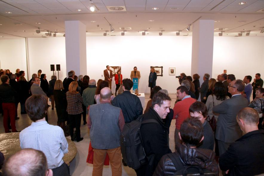 Inauguracion Exposición "La Idea de un Signo" - Colección Sánchez Ubiria - Imagen personas asistentes a la exposición.