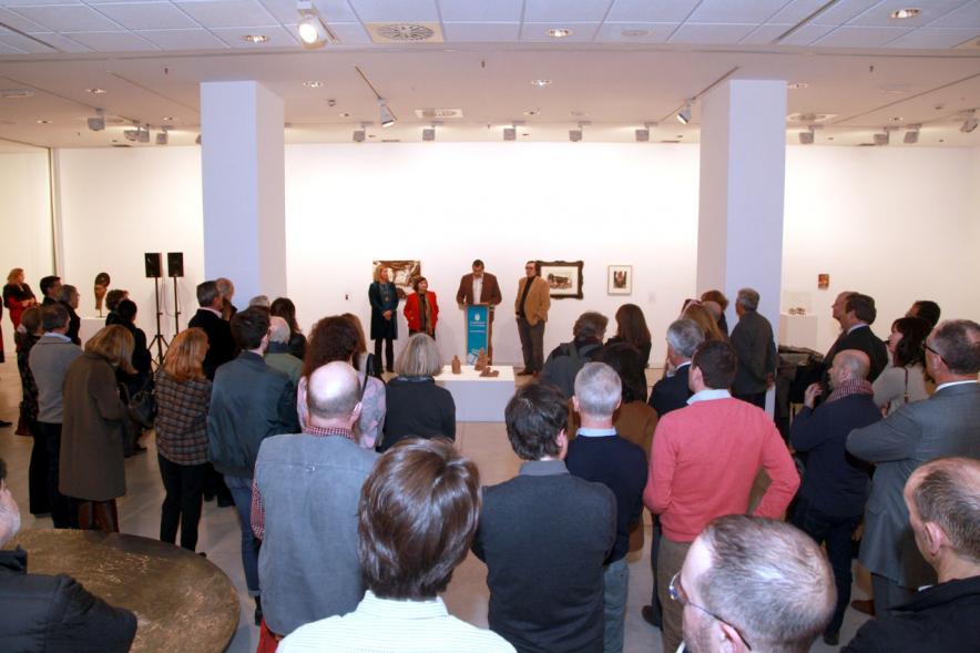 Inauguracion Exposición "La Idea de un Signo" - Colección Sánchez Ubiria - Imagen personas asistentes a la exposición.