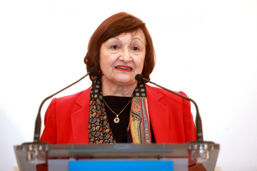 Inauguracion Exposición "La Idea de un Signo" - Colección Sánchez Ubiria - Imagen de persona dirigiéndose al público asistente.