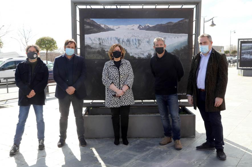 Representación del consistorio en la Inauguración Exposición de Fernando Moleres