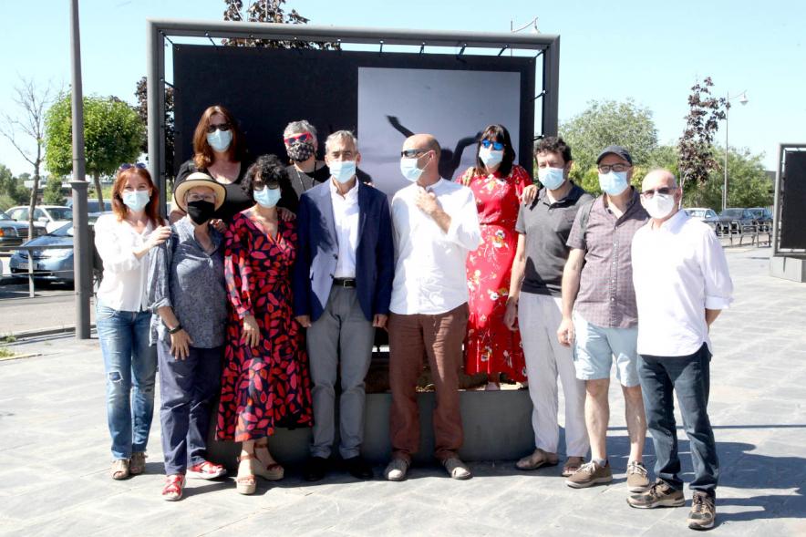 José María Díaz-Maroto (fotógrafo) y asistentes a la exposición - 2020