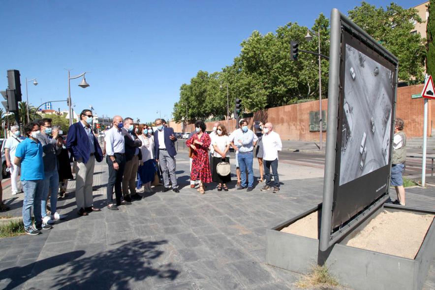 José María Díaz-Maroto (fotógrafo) y asistentes a la exposición - 2020